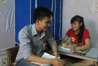 Khâm phục nghị lực của những nữ sinh vượt hàng nghìn cây số để đi học 